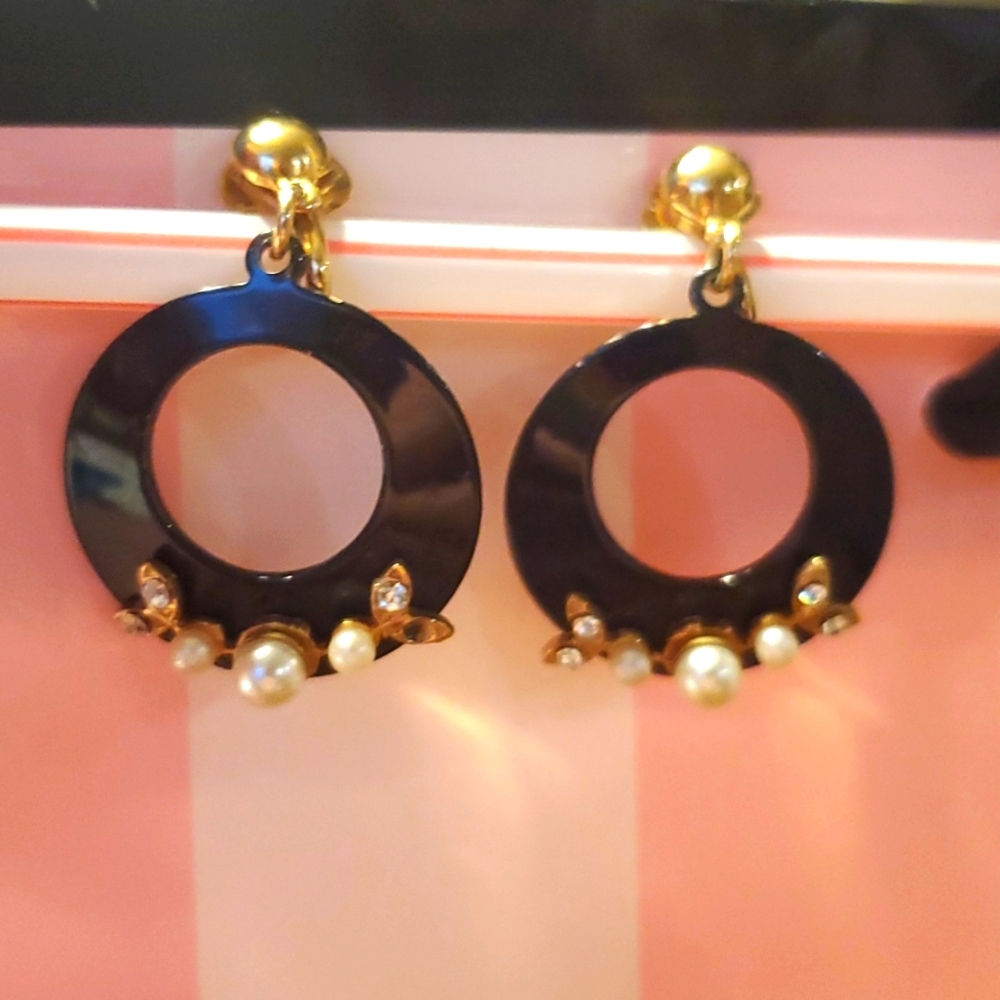 Vtg clip on earrings with pearl accents